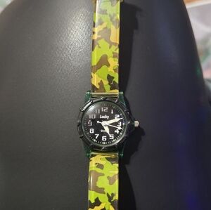 🧭 Adventure Awaits! Lucky Brand Camo Watch for Kids